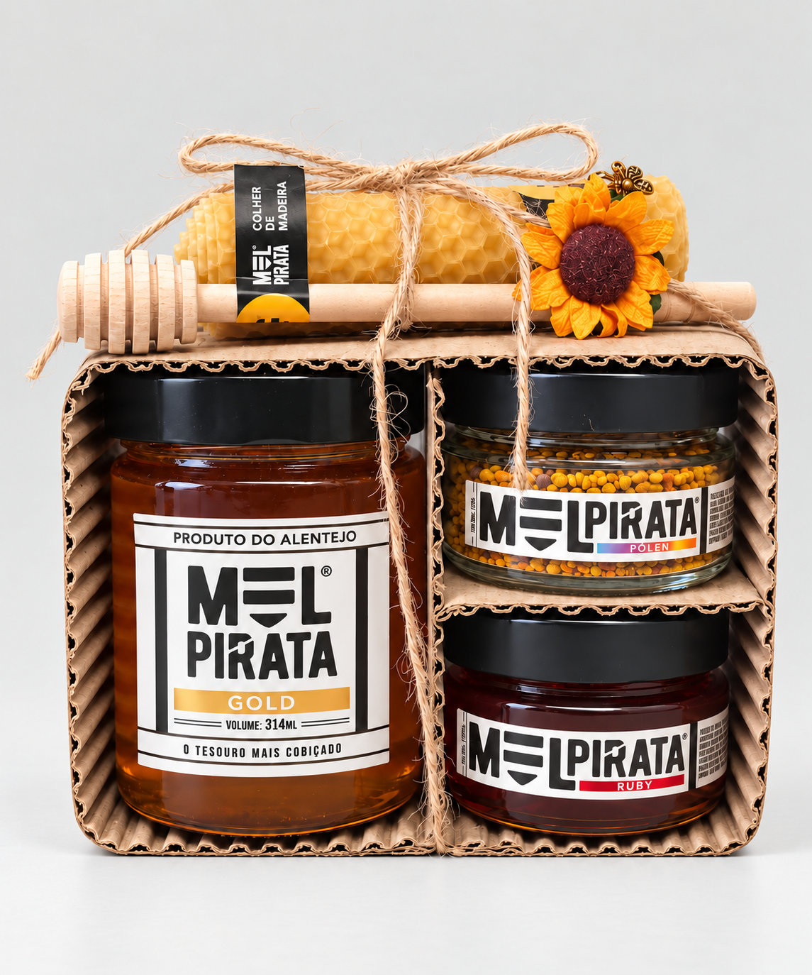 Kit Aristeu com mel Gold, mel Ruby, pólen, vela de cera de abelha enrolada e colher de madeira.