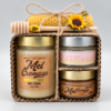 Kit Héstia com méis cremosos, velas e colher de madeira.