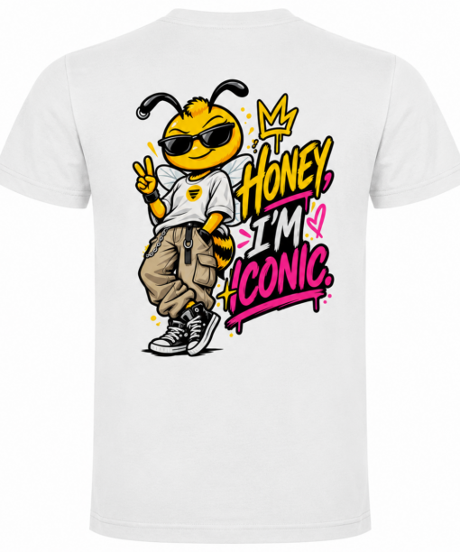 Costas da t-shirt branca Mel Pirata com desenho da abelha Mel e frase Honey, I'm Iconic.