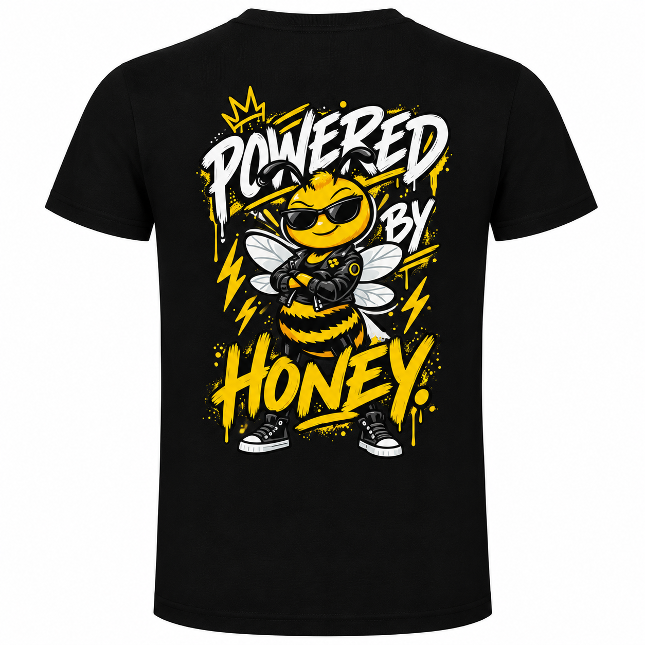Costas da t-shirt preta Mel Pirata com desenho da abelha Costas da t-shirt preta Mel Pirata com desenho da abelha Mel e frase Powered by Honey.